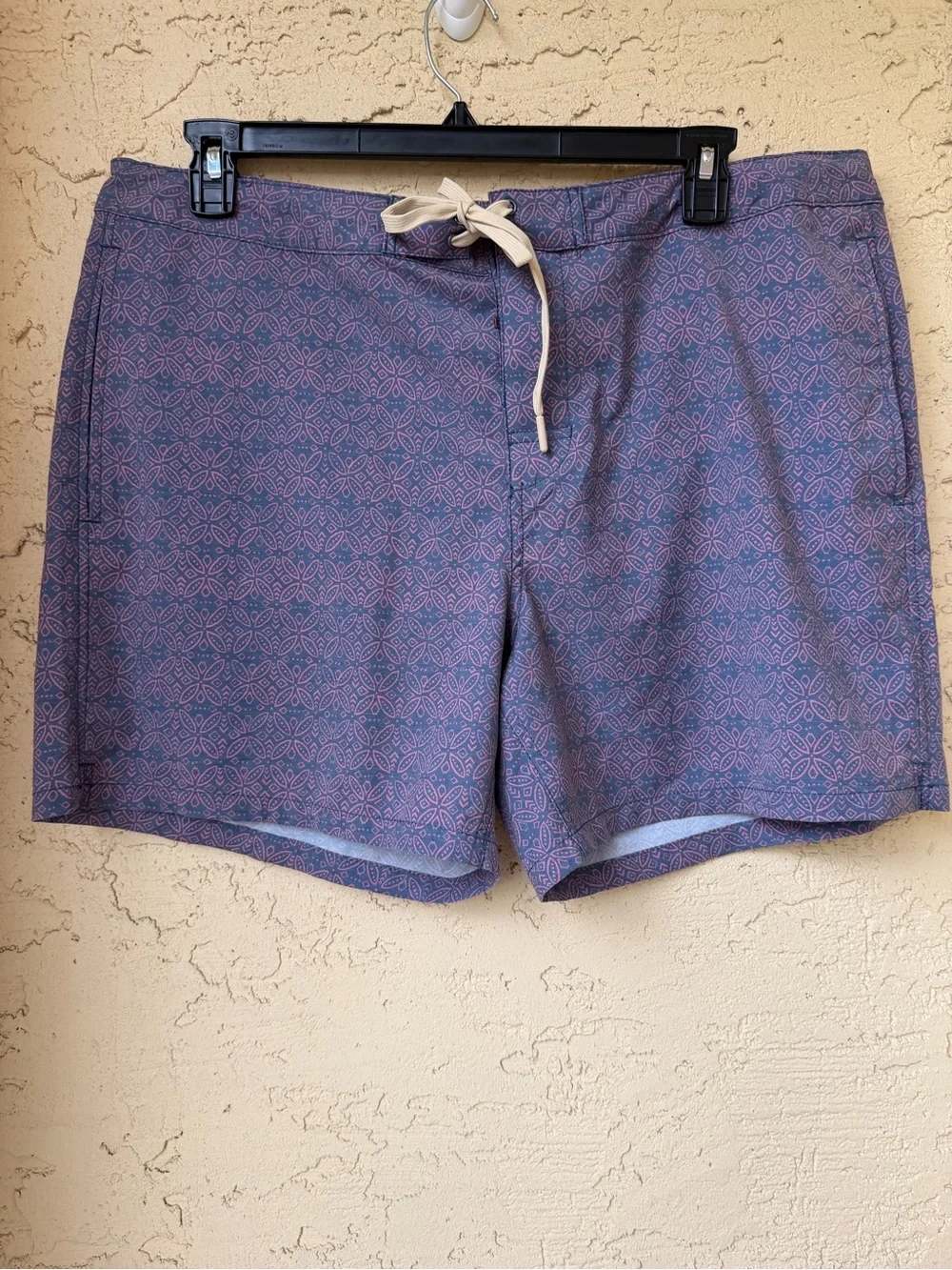 NWT Faherty Biarritz Boardshorts 38 in Dusk Rose Medallion